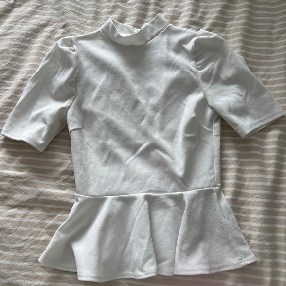 FASHIONNOVA - WHITE TOP** - Picture 1 of 3